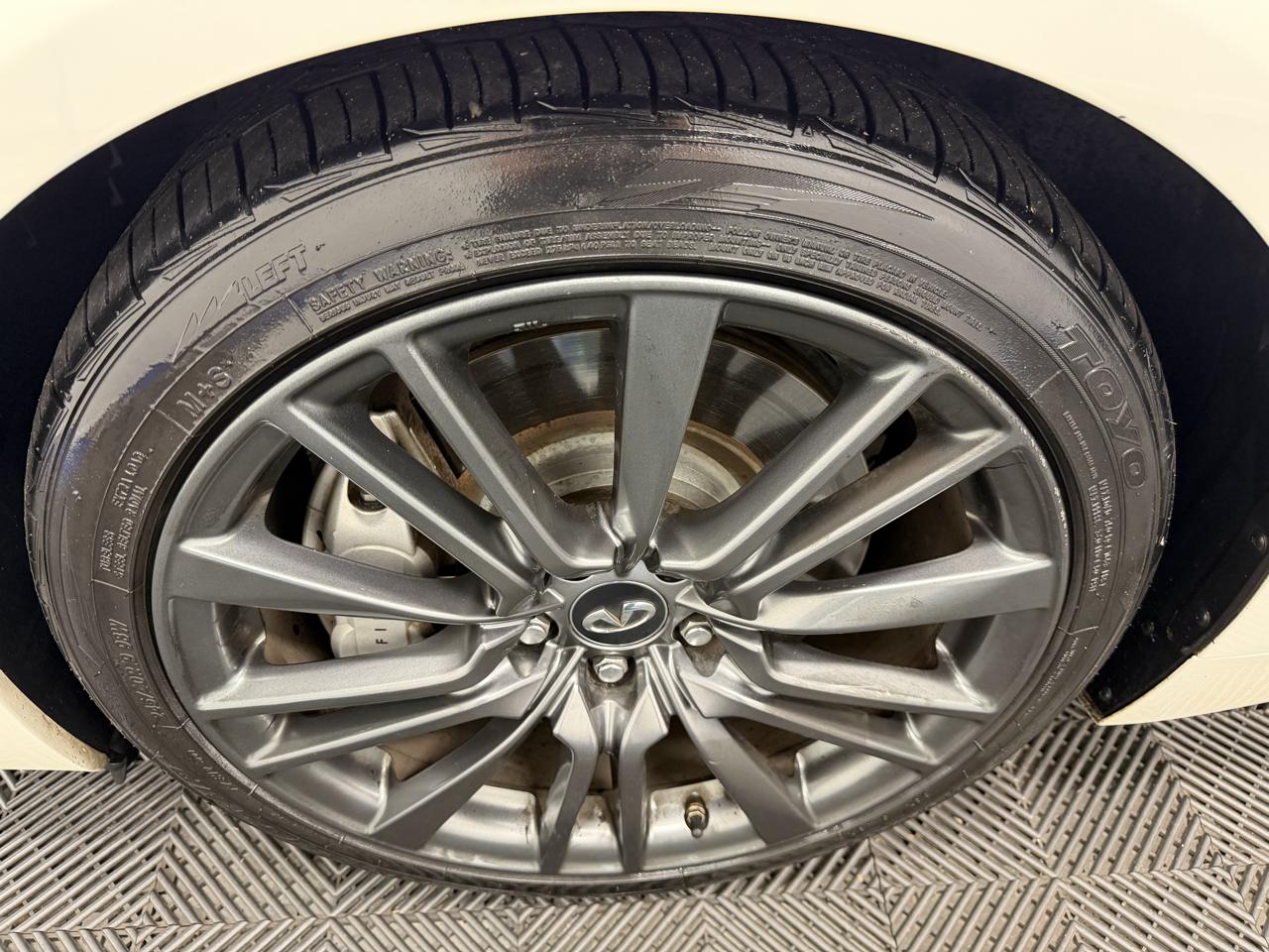 Infiniti Q50 4dr Sdn 3.0t Red Sport 400 RWD 2016