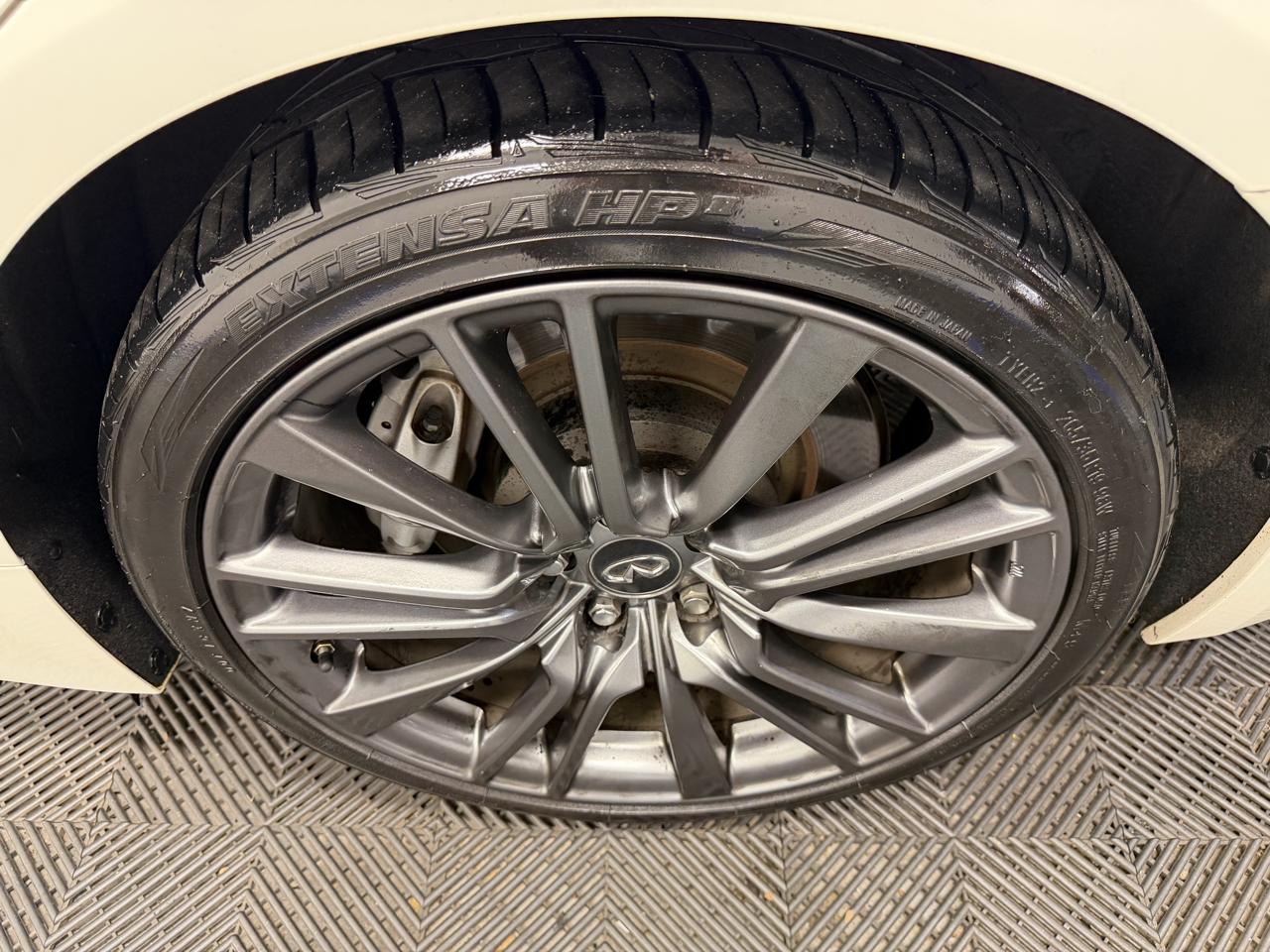 Infiniti Q50 4dr Sdn 3.0t Red Sport 400 RWD 2016