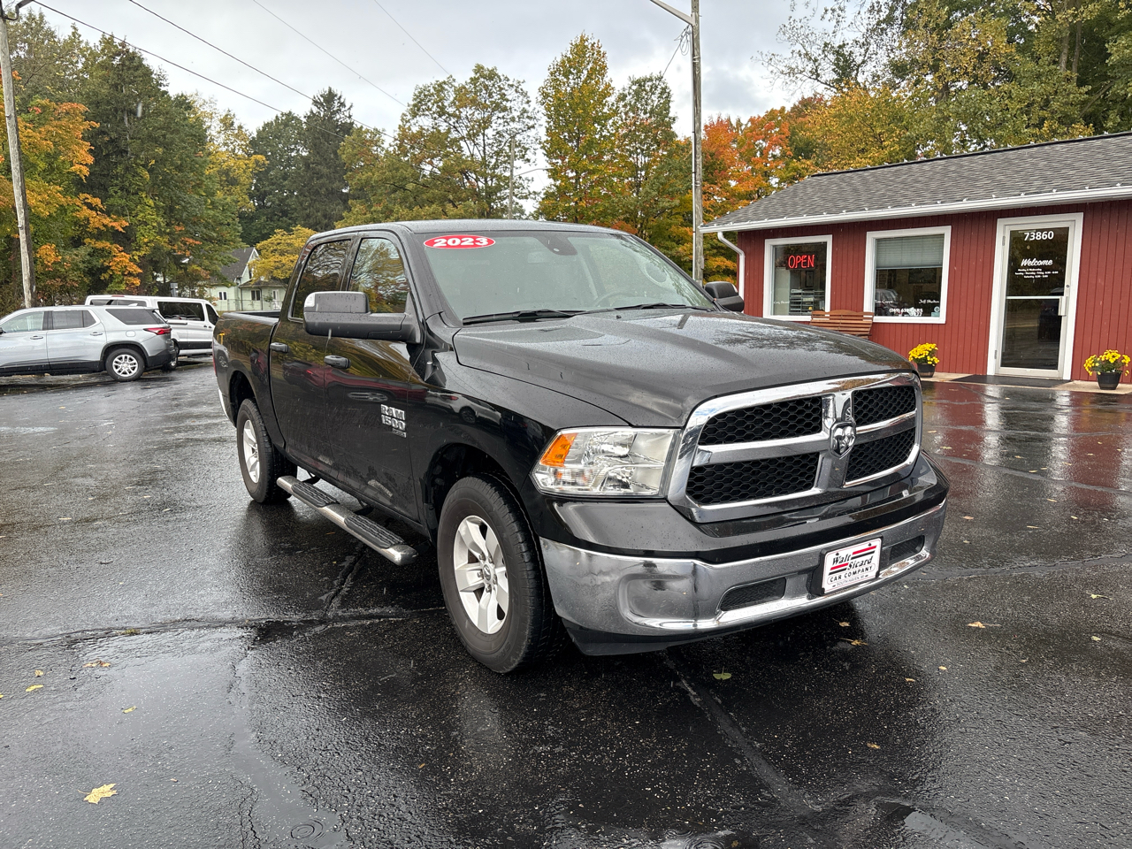 RAM 1500 Classic SLT 4x4 Crew Cab 5'7" Box 2023 RAM 1500 Classic SLT 4x4 Crew Cab 5'7" Box 2023