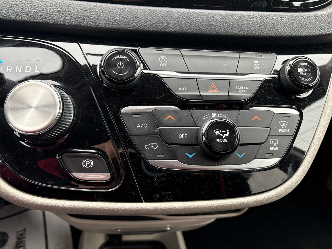 Chrysler Voyager LX FWD 2022