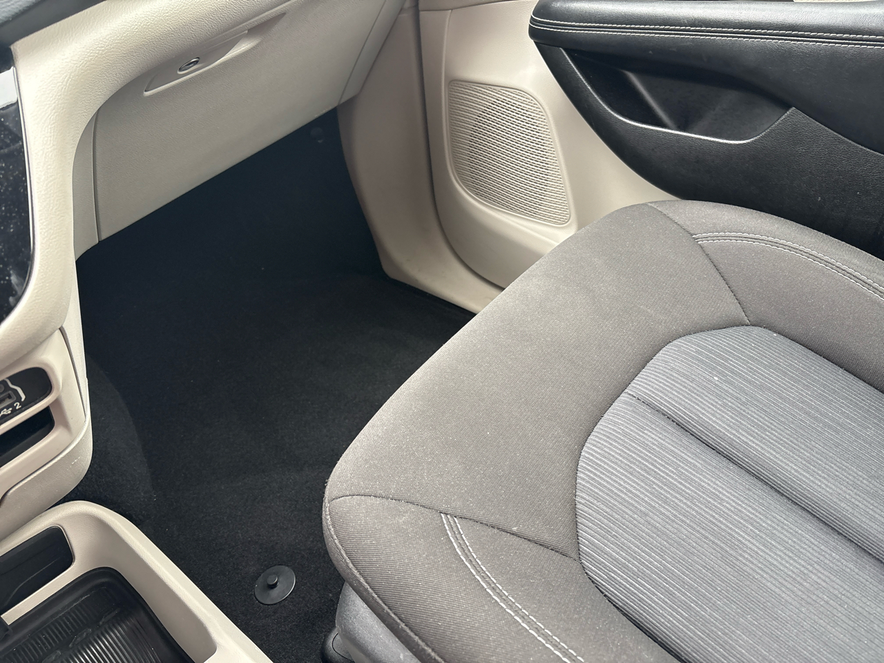 Chrysler Voyager LX FWD 2022