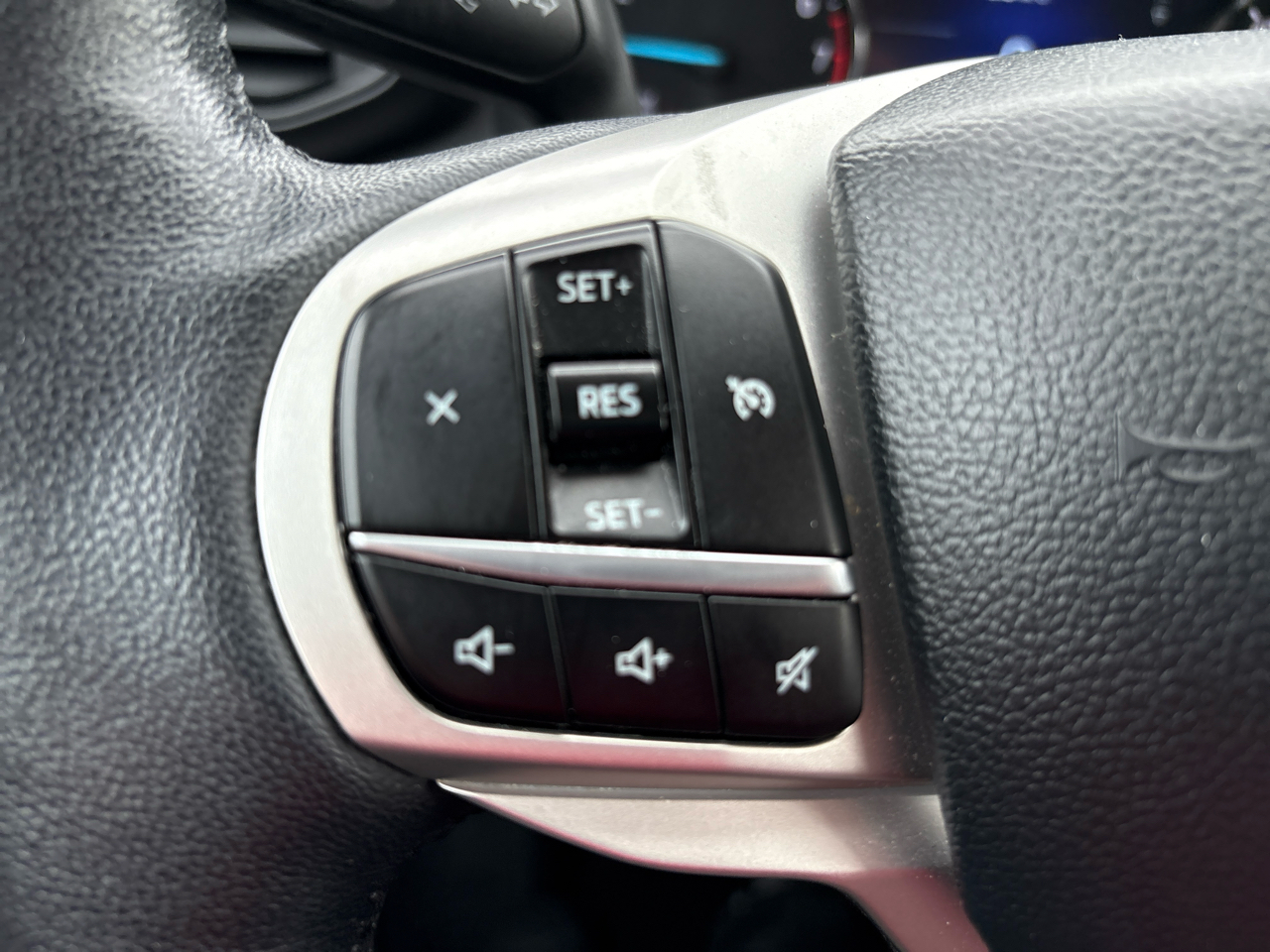 Ford Explorer XLT 4WD 2023