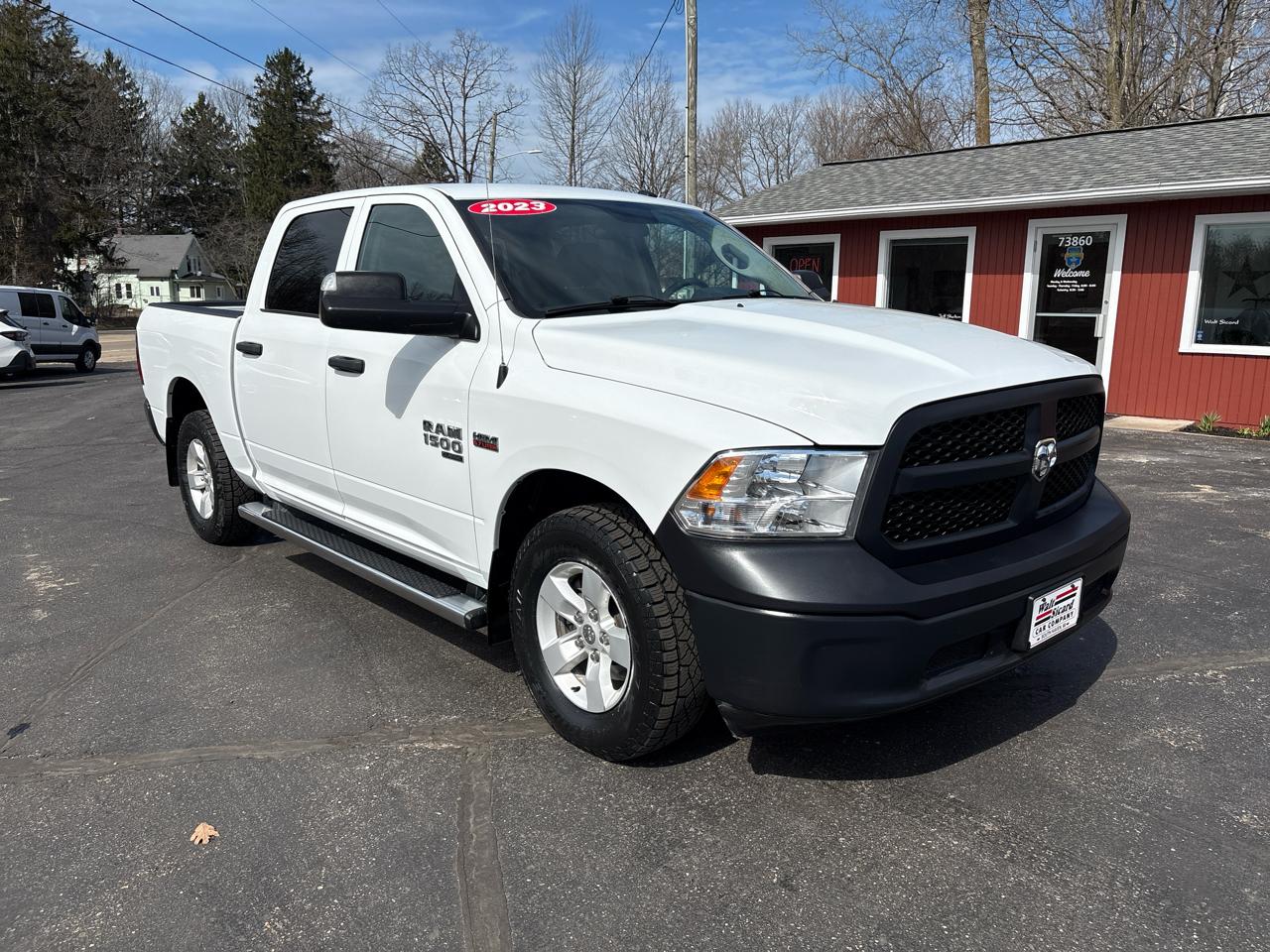 RAM 1500 Classic Tradesman 4x4 Crew Cab 5'7" Box 2023