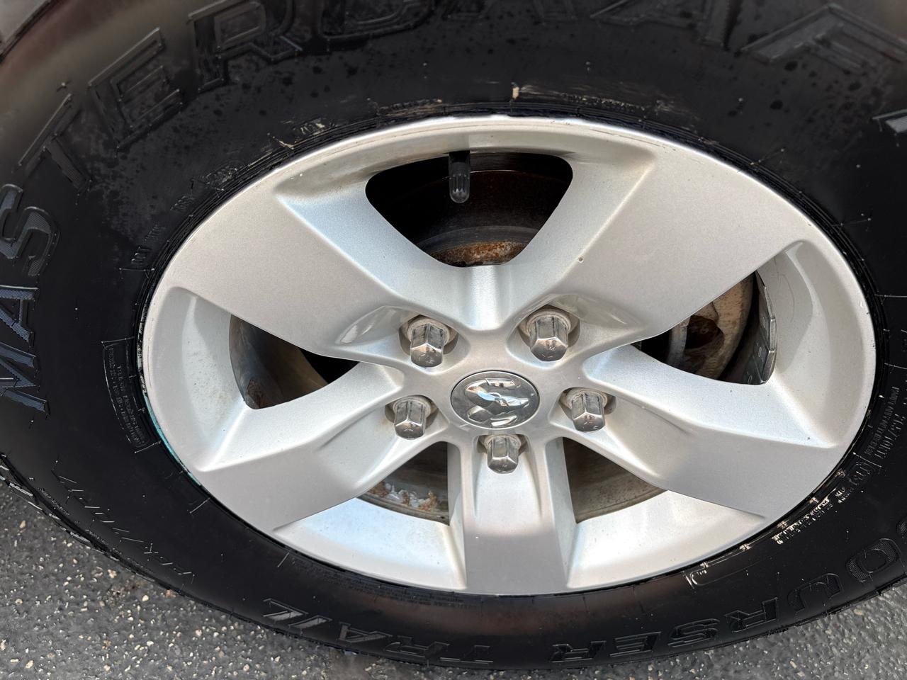 RAM 1500 Classic Tradesman 4x4 Crew Cab 5'7" Box 2023