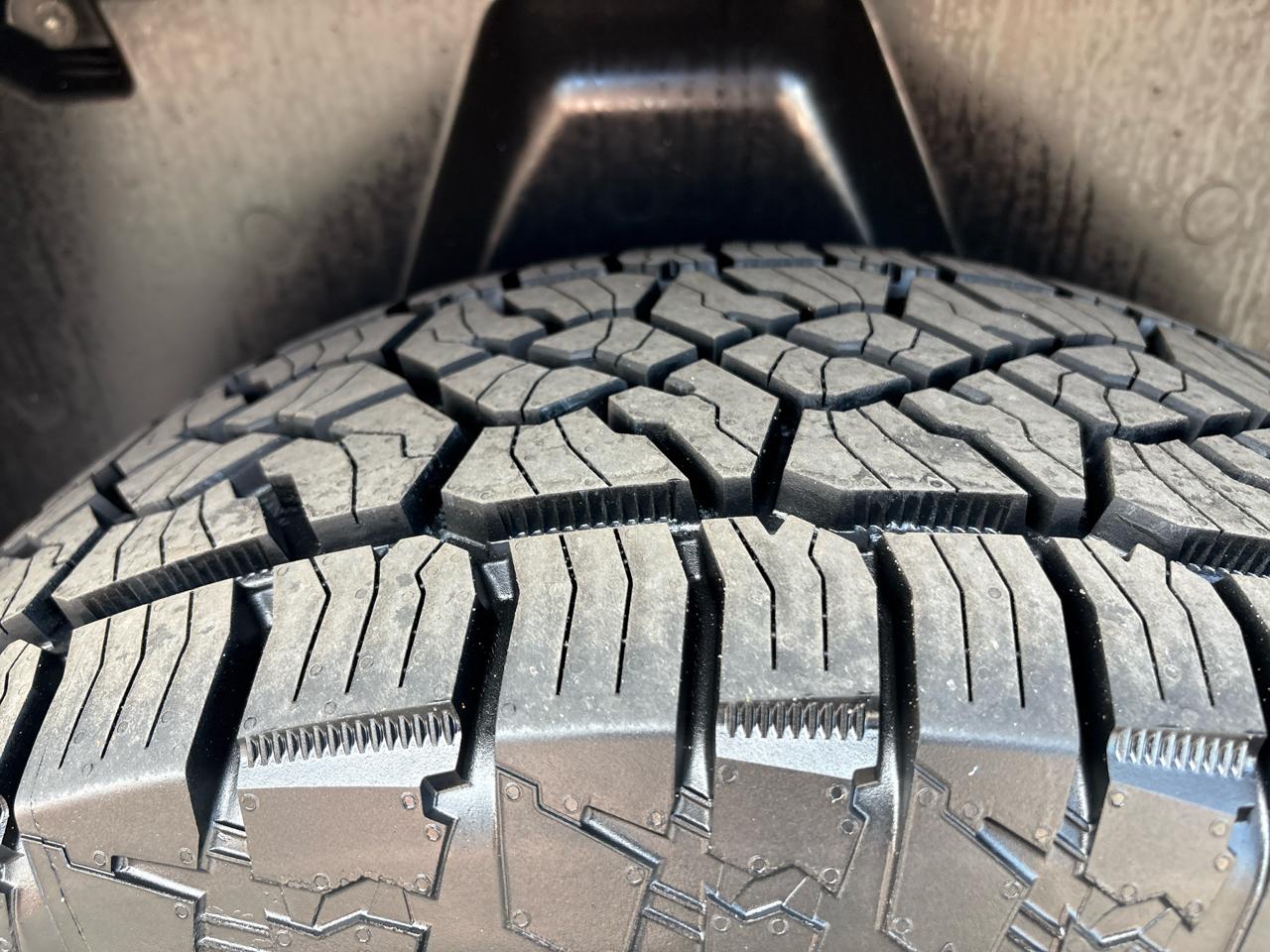 RAM 1500 Classic Tradesman 4x4 Crew Cab 5'7" Box 2023