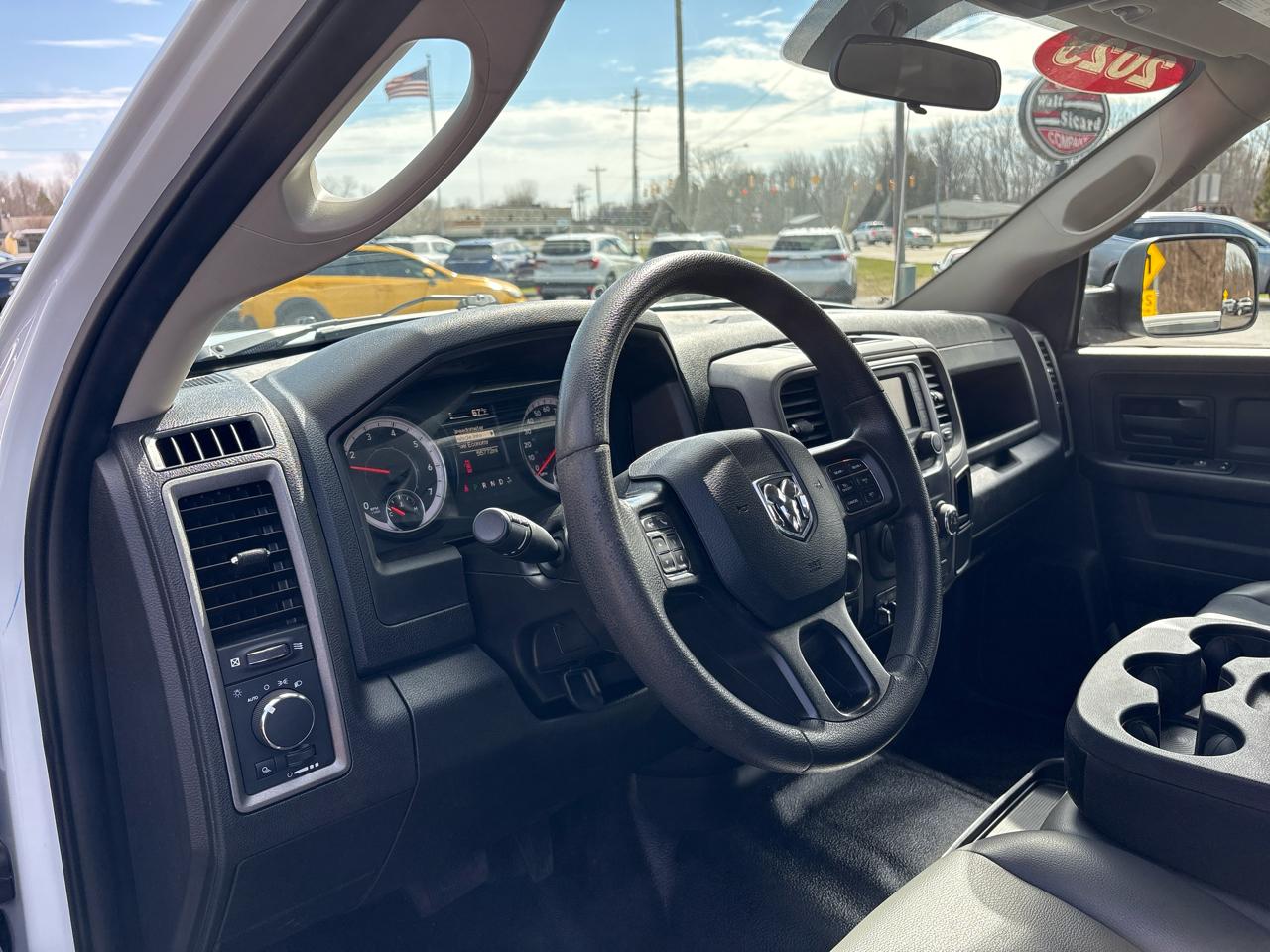 RAM 1500 Classic Tradesman 4x4 Crew Cab 5'7" Box 2023