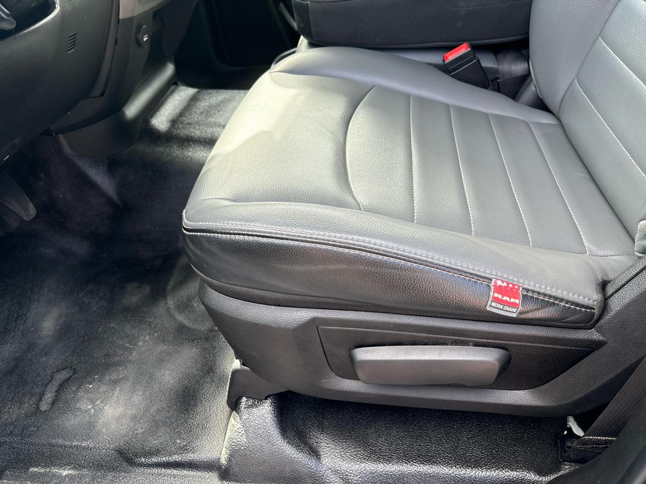 RAM 1500 Classic Tradesman 4x4 Crew Cab 5'7" Box 2023