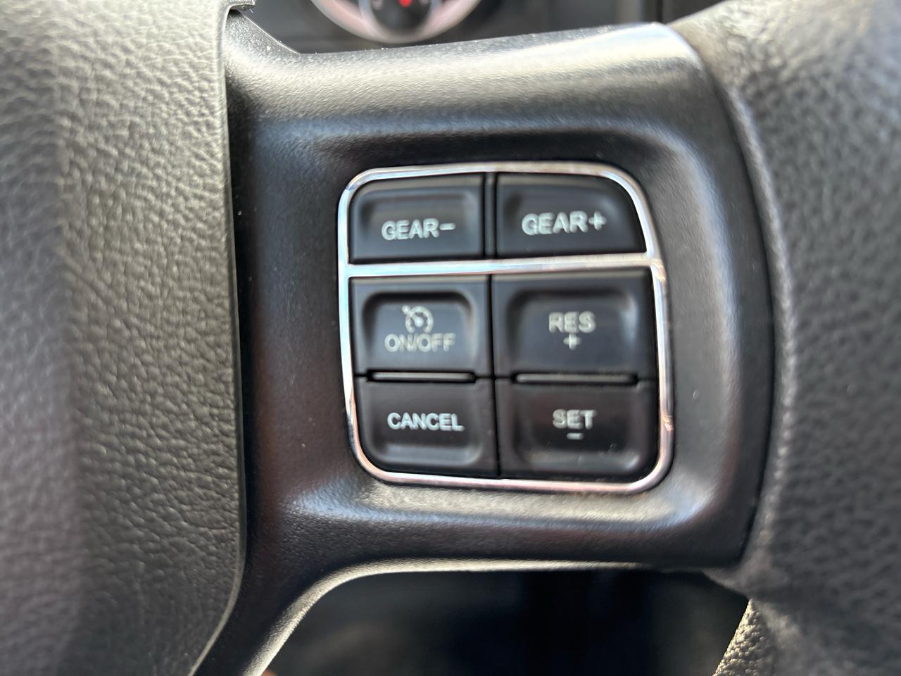 RAM 1500 Classic Tradesman 4x4 Crew Cab 5'7" Box 2023