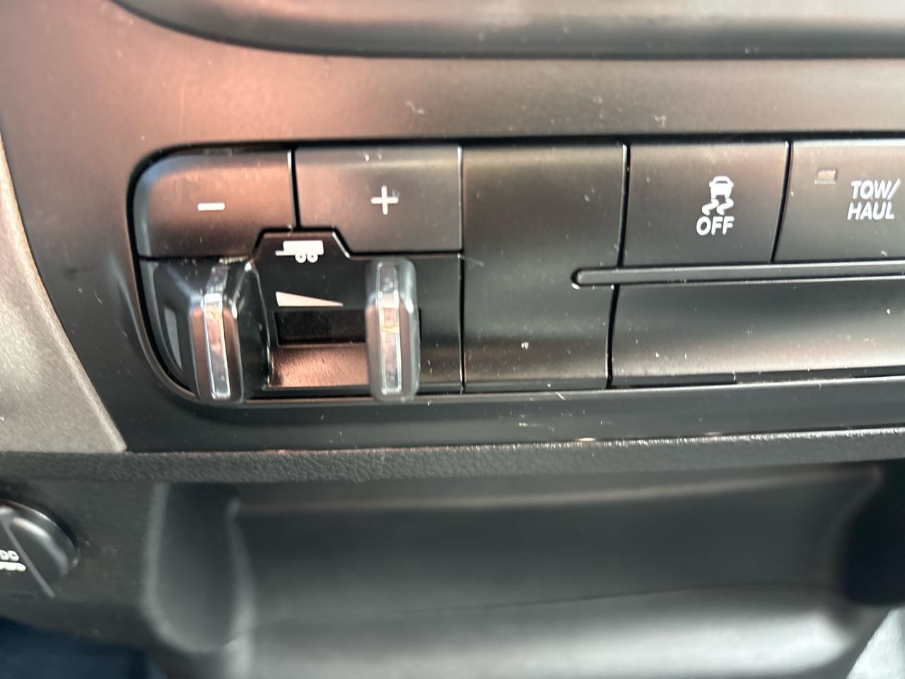 RAM 1500 Classic Tradesman 4x4 Crew Cab 5'7" Box 2023