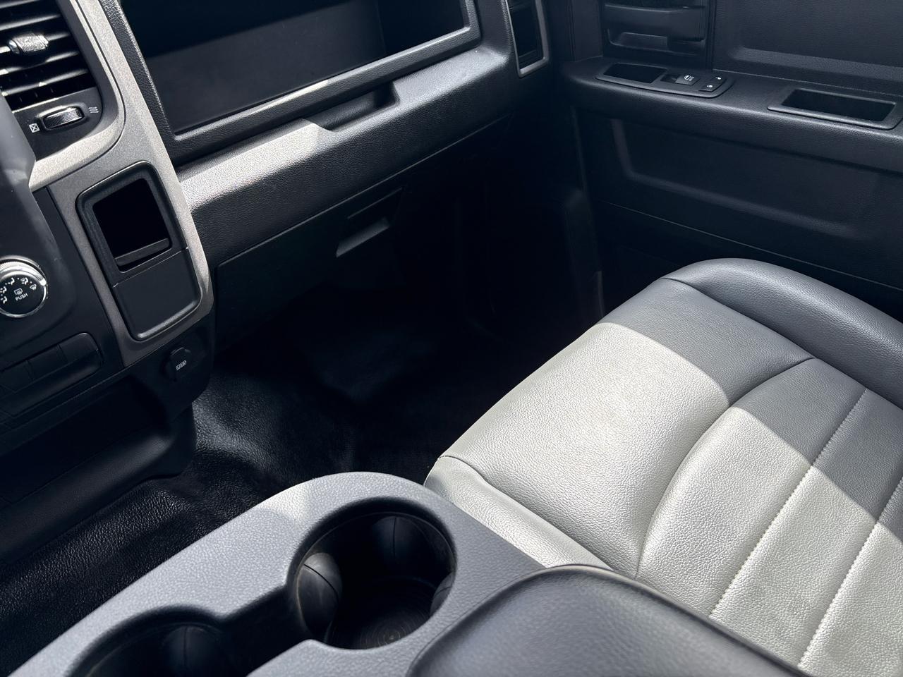 RAM 1500 Classic Tradesman 4x4 Crew Cab 5'7" Box 2023