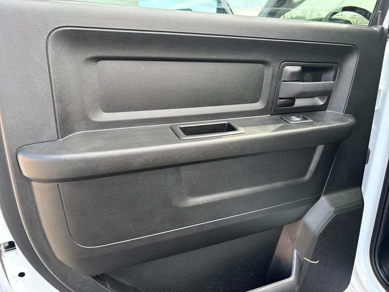 RAM 1500 Classic Tradesman 4x4 Crew Cab 5'7" Box 2023