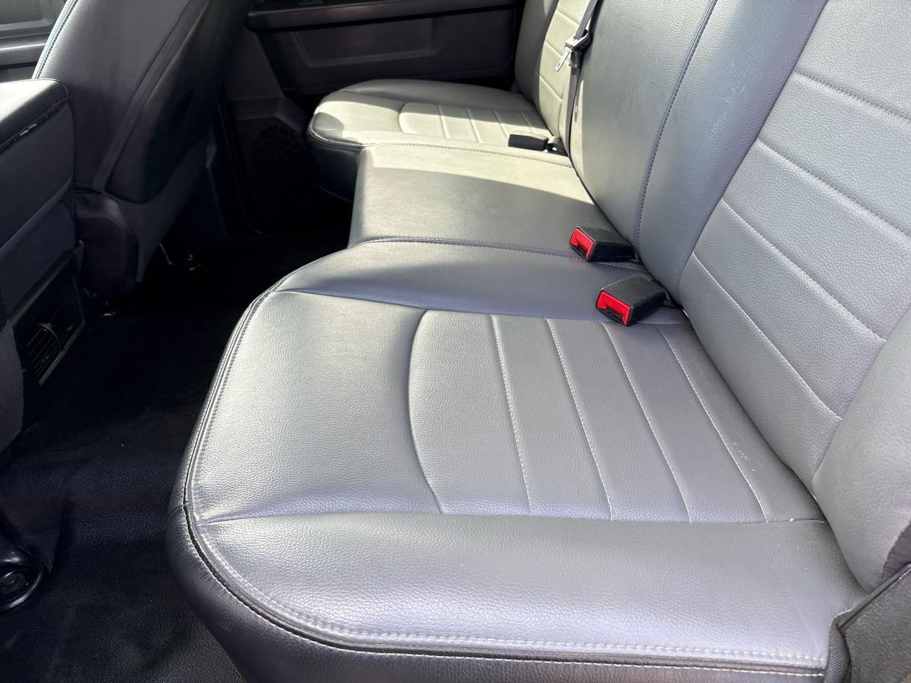 RAM 1500 Classic Tradesman 4x4 Crew Cab 5'7" Box 2023