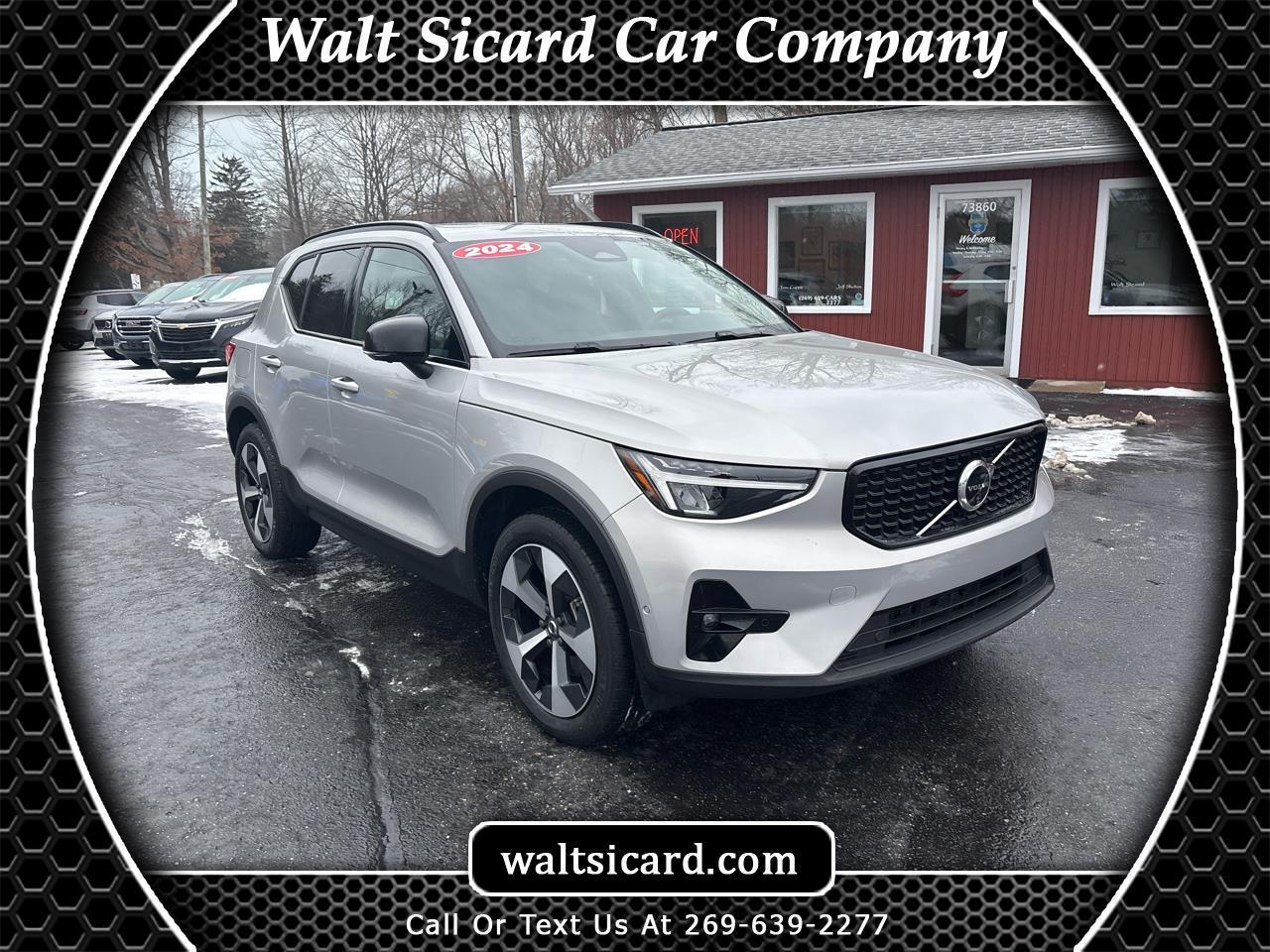 2024 Volvo XC40 B5 Plus Dark Theme AWD