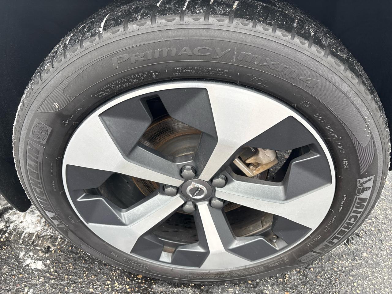 Volvo XC40 B5 AWD Plus Dark Theme 2024