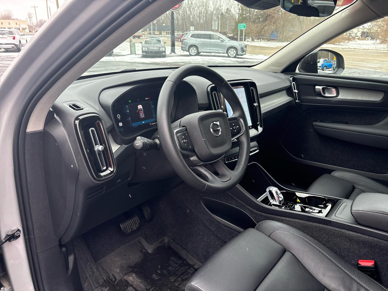 Volvo XC40 B5 AWD Plus Dark Theme 2024