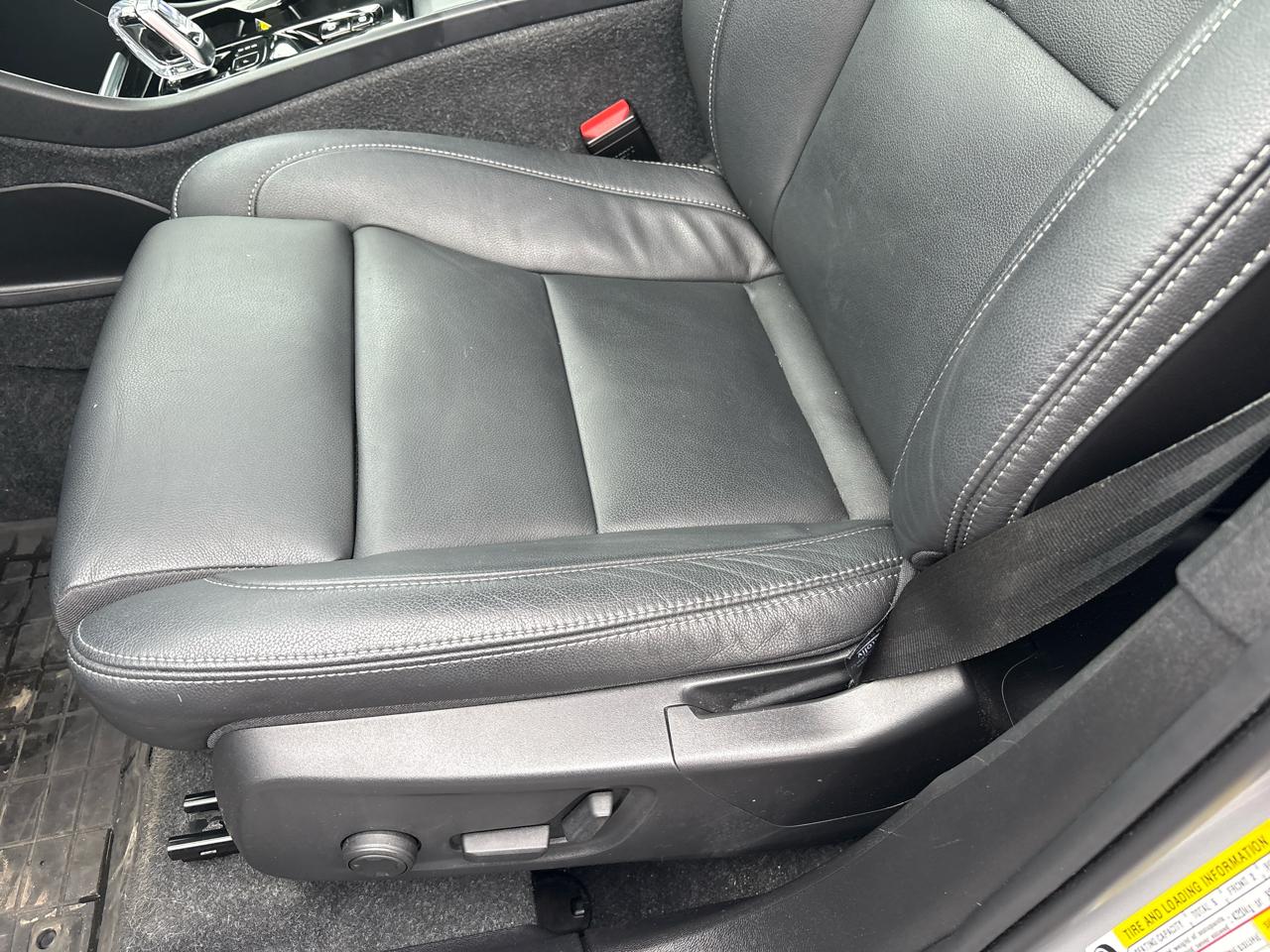 Volvo XC40 B5 AWD Plus Dark Theme 2024