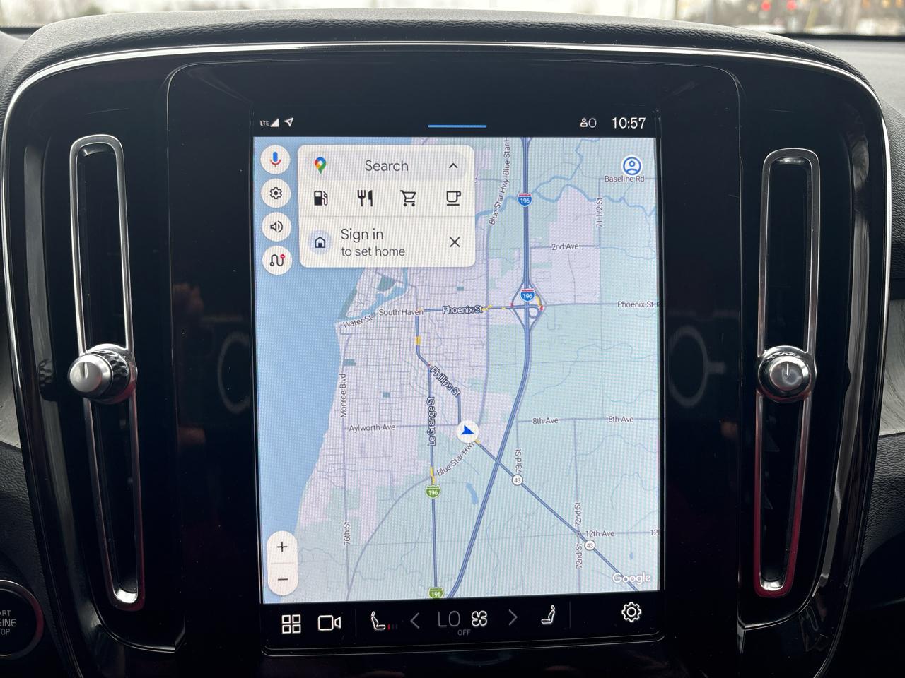 Volvo XC40 B5 AWD Plus Dark Theme 2024