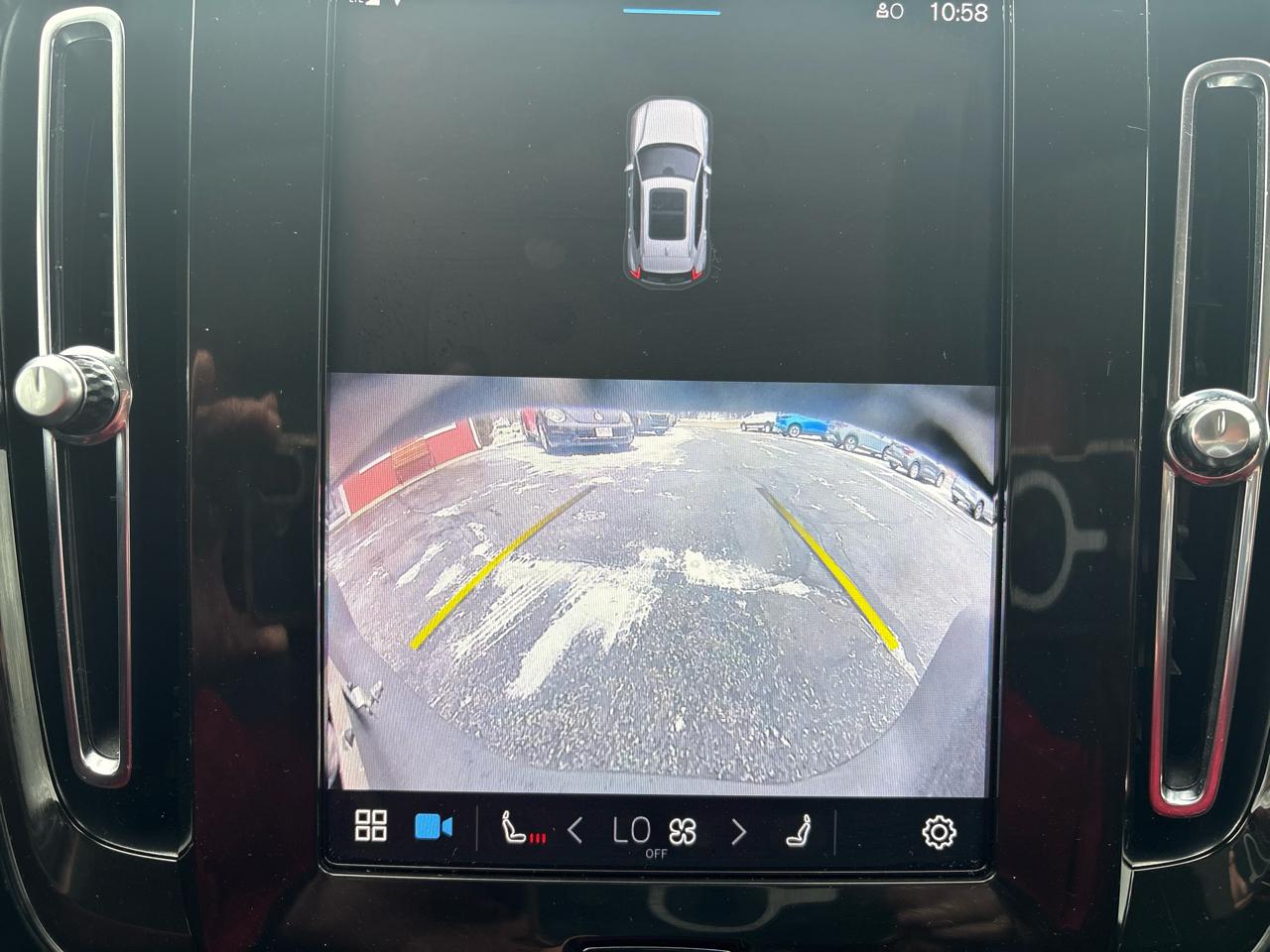 Volvo XC40 B5 AWD Plus Dark Theme 2024