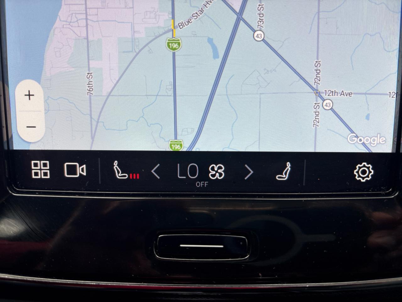 Volvo XC40 B5 AWD Plus Dark Theme 2024