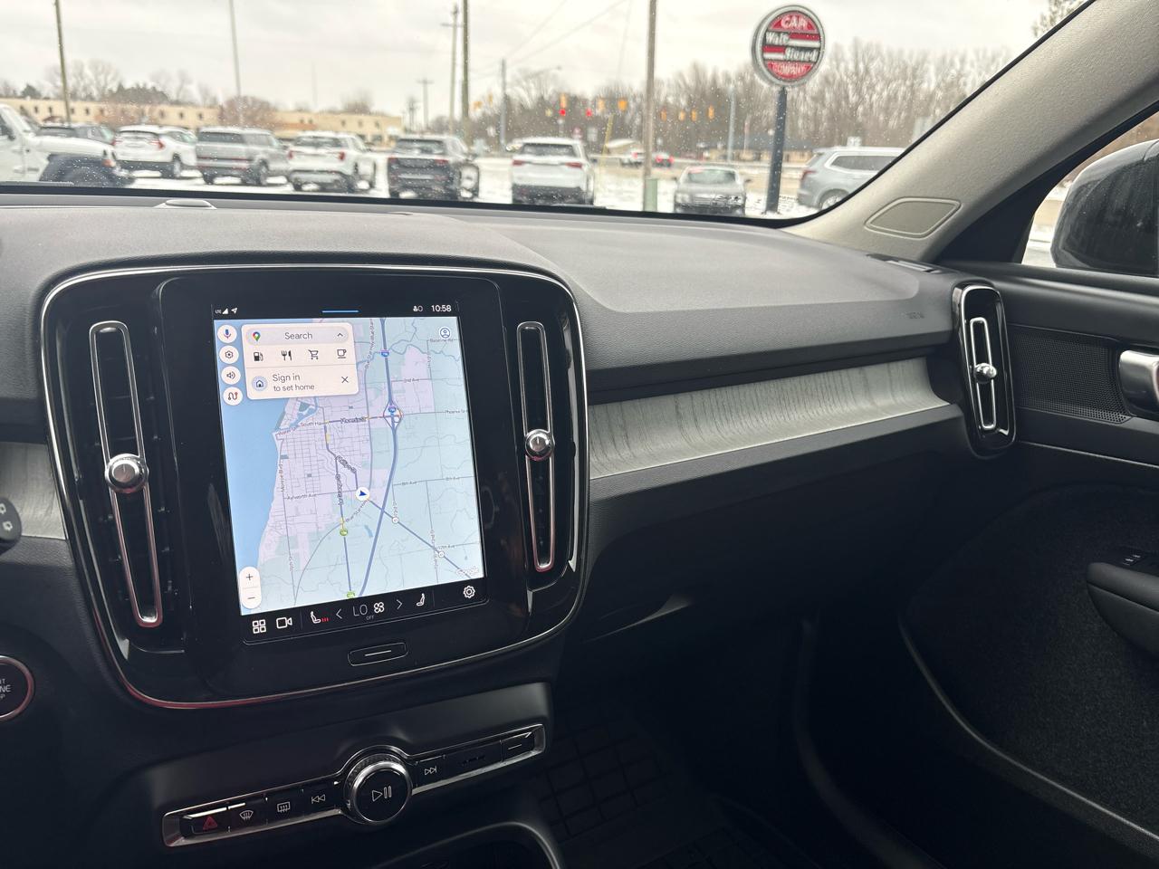 Volvo XC40 B5 AWD Plus Dark Theme 2024