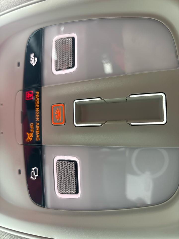 Volvo XC40 B5 AWD Plus Dark Theme 2024