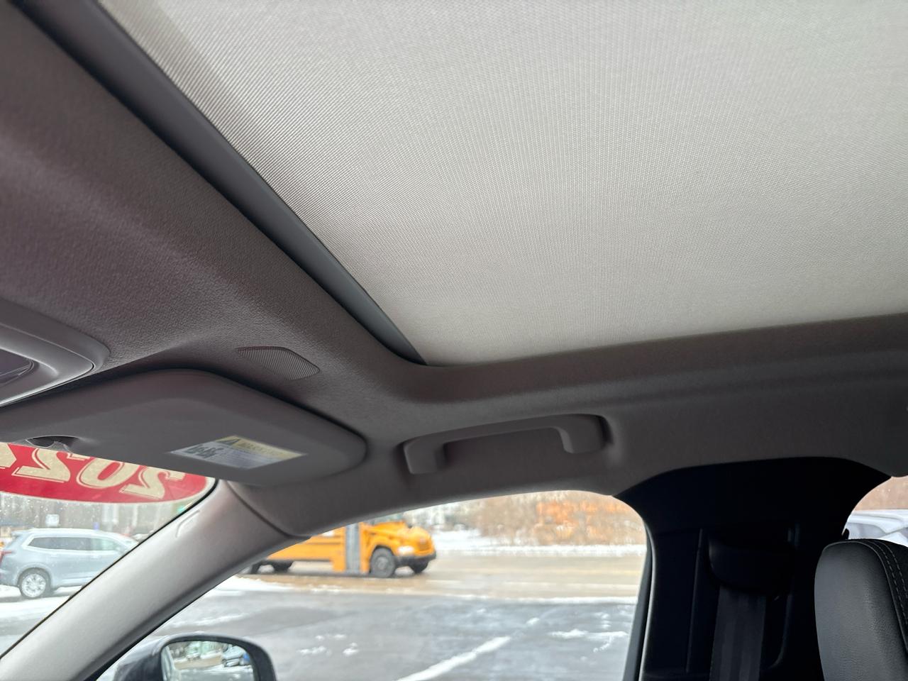 Volvo XC40 B5 AWD Plus Dark Theme 2024