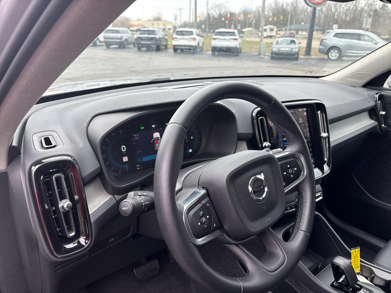 Volvo XC40 B5 AWD Core Bright Theme 2025