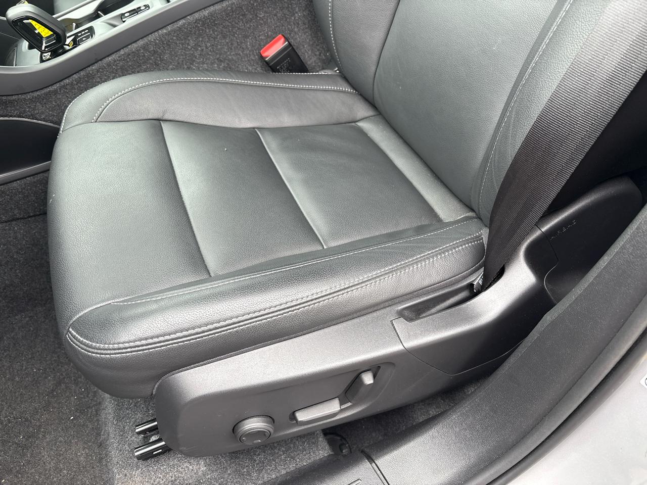 Volvo XC40 B5 AWD Core Bright Theme 2025