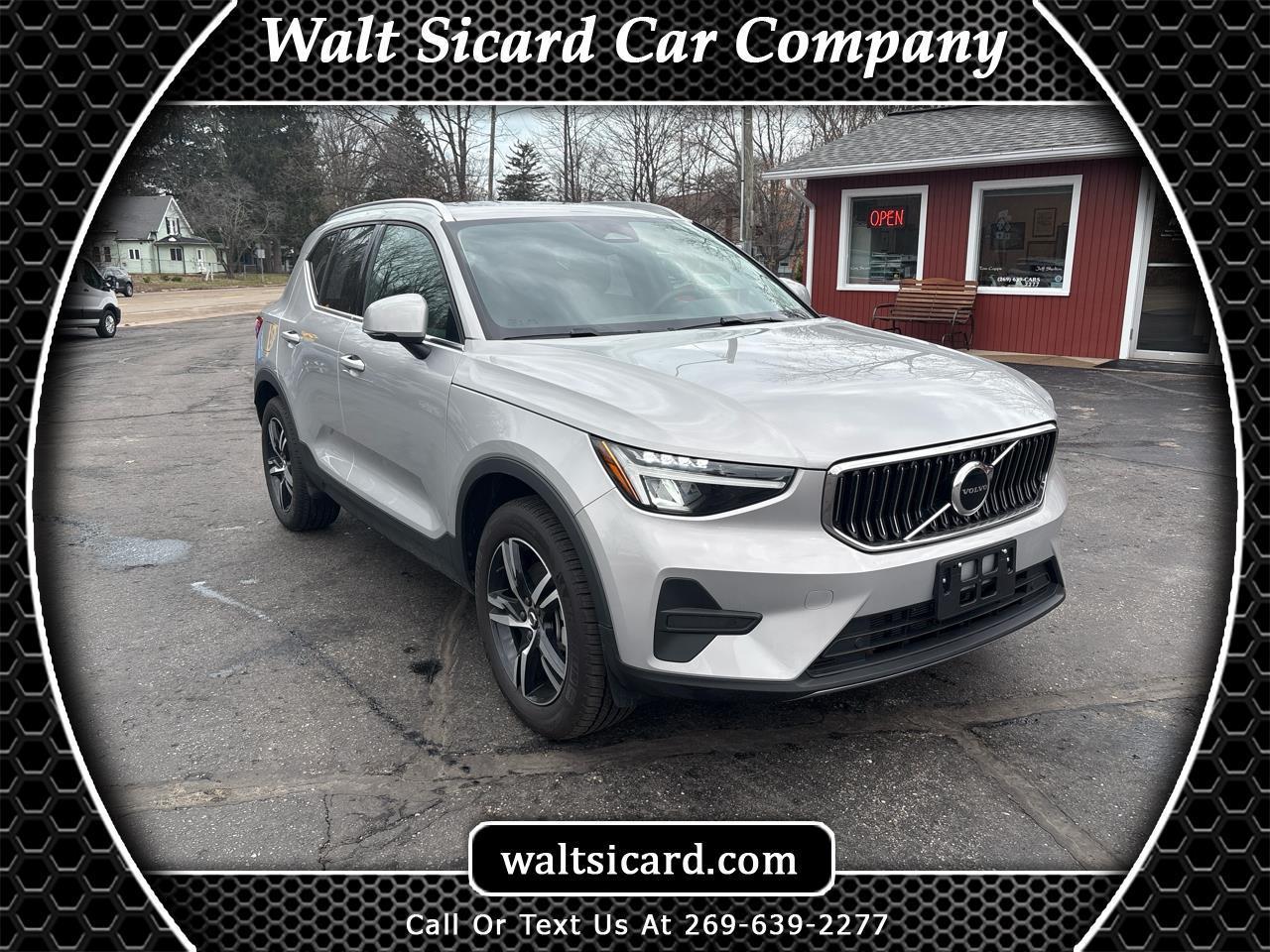 2025 Volvo XC40 B5 AWD Core Bright Theme