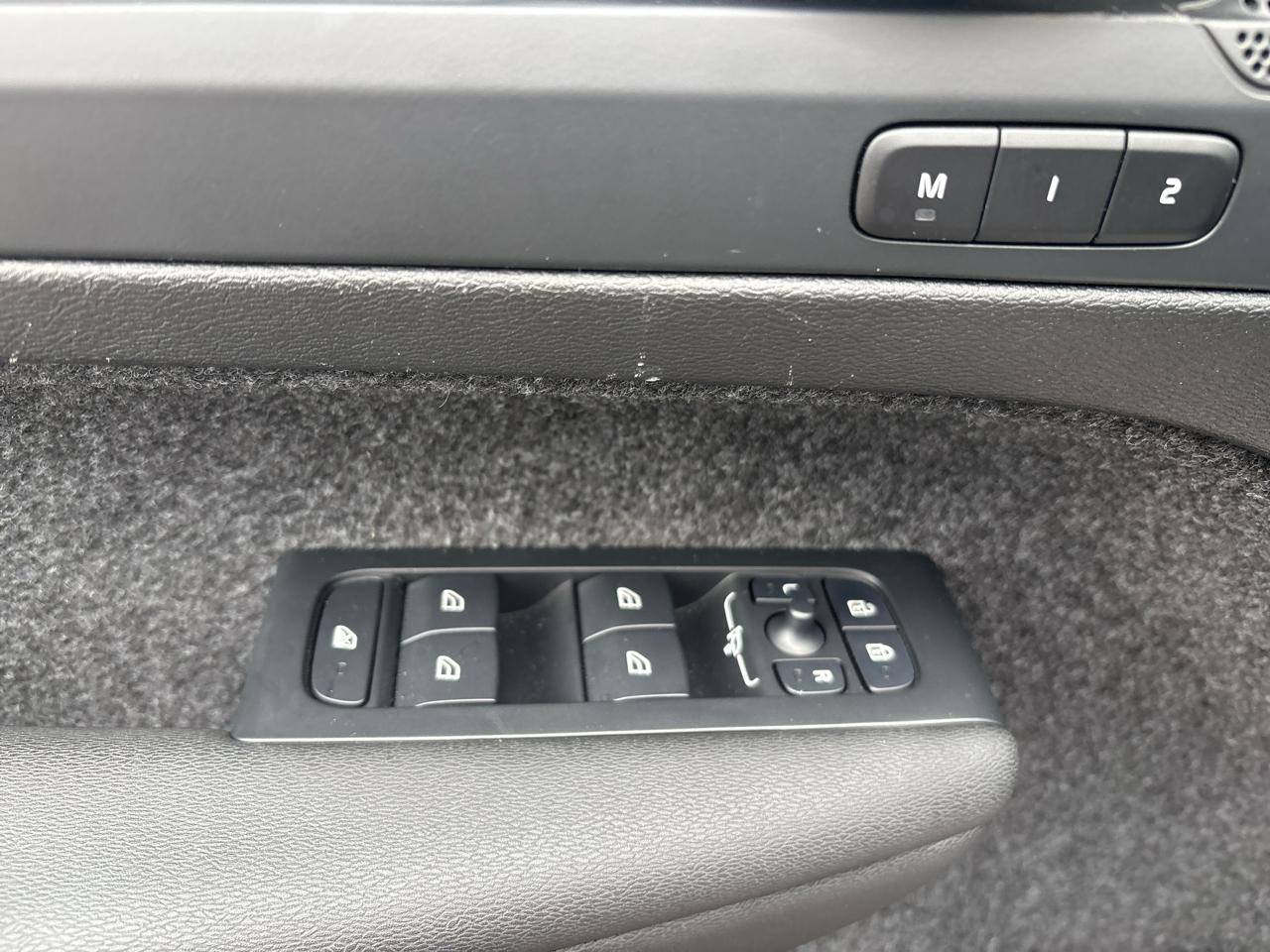 Volvo XC40 B5 AWD Core Bright Theme 2025