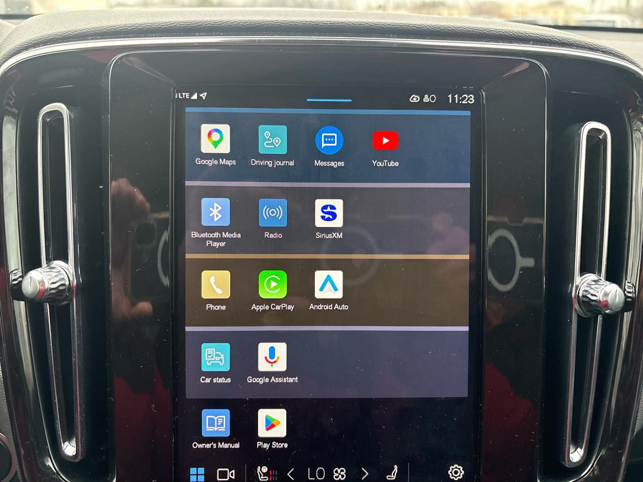 Volvo XC40 B5 AWD Core Bright Theme 2025