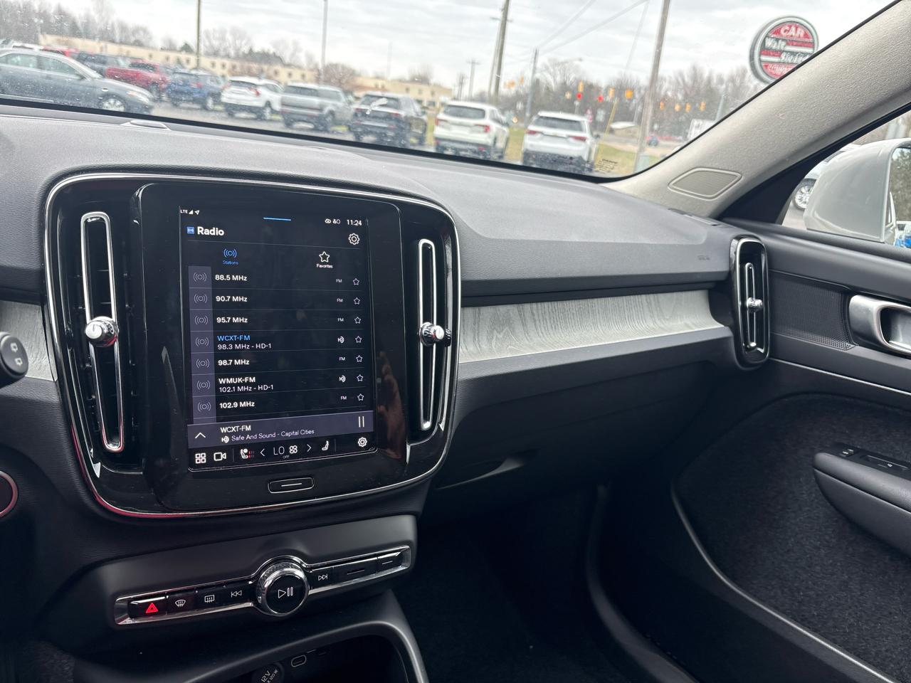 Volvo XC40 B5 AWD Core Bright Theme 2025