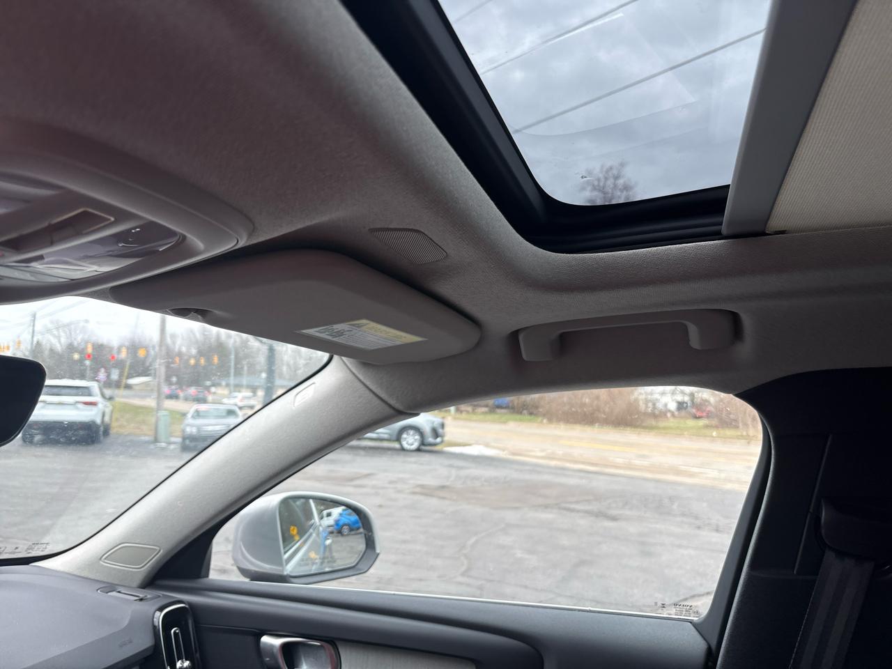 Volvo XC40 B5 AWD Core Bright Theme 2025