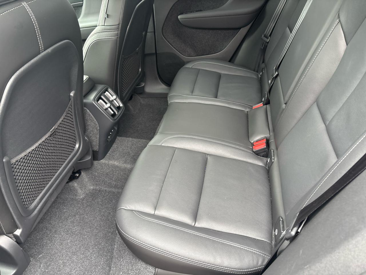 Volvo XC40 B5 AWD Core Bright Theme 2025