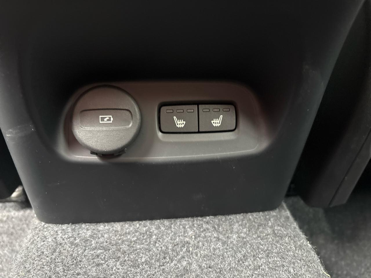 Volvo XC40 B5 AWD Core Bright Theme 2025