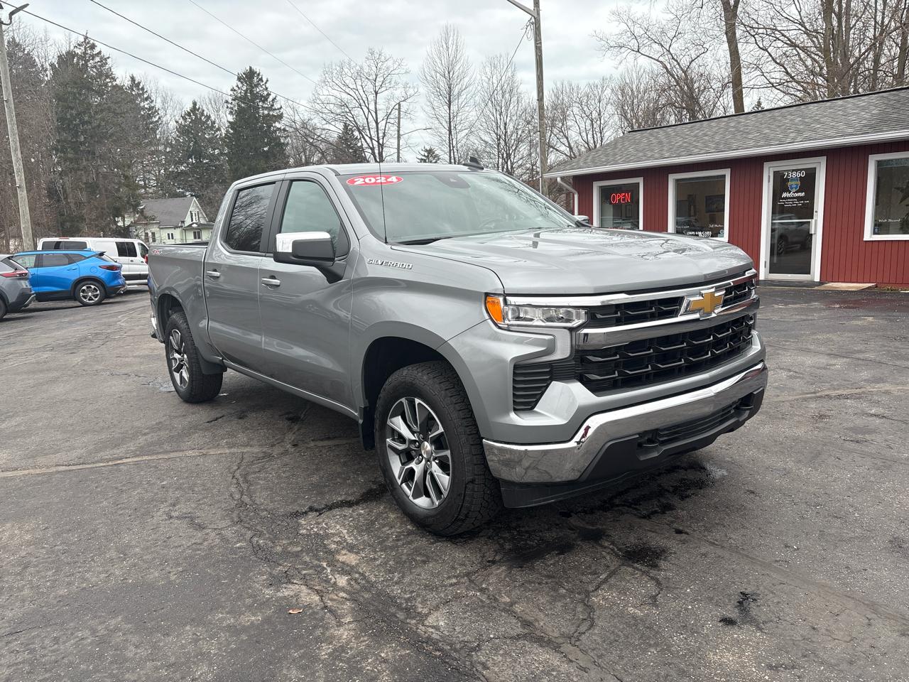 Chevrolet Silverado 1500 4WD Crew Cab 147" LT w/2FL 2024