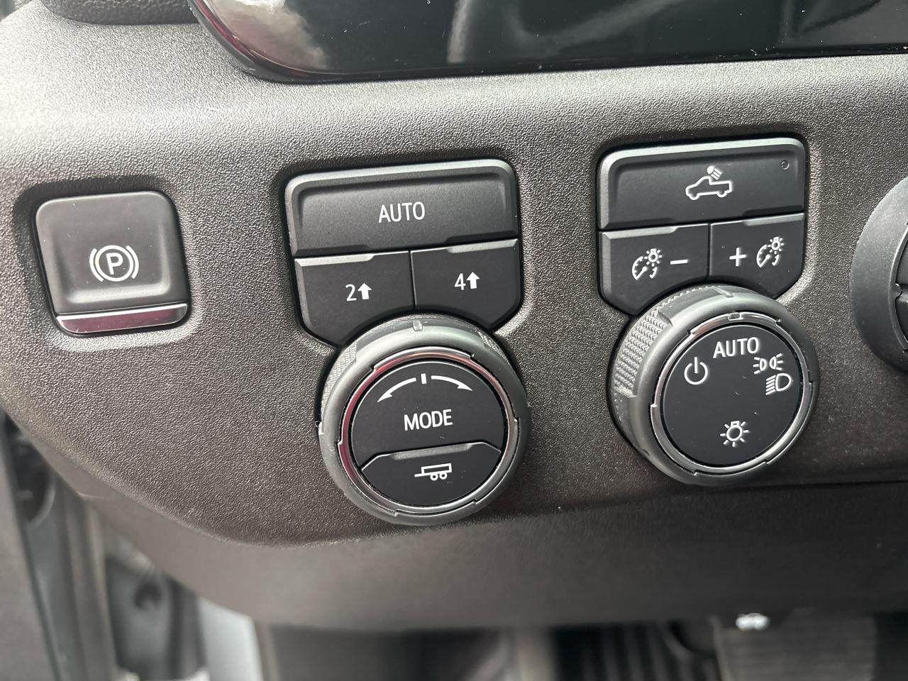 Chevrolet Silverado 1500 4WD Crew Cab 147" LT w/2FL 2024