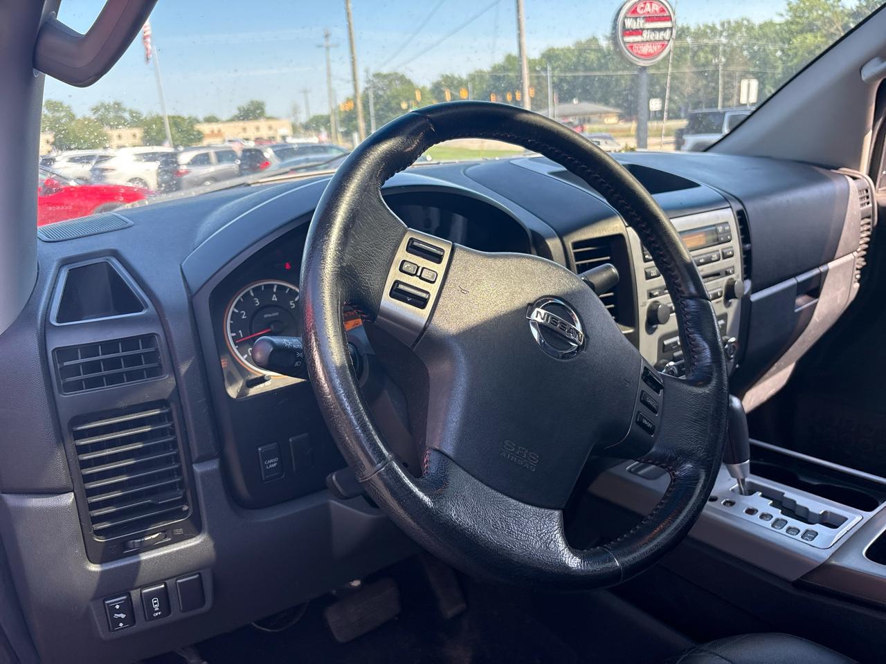 Nissan Titan 4WD Crew Cab SWB S 2011