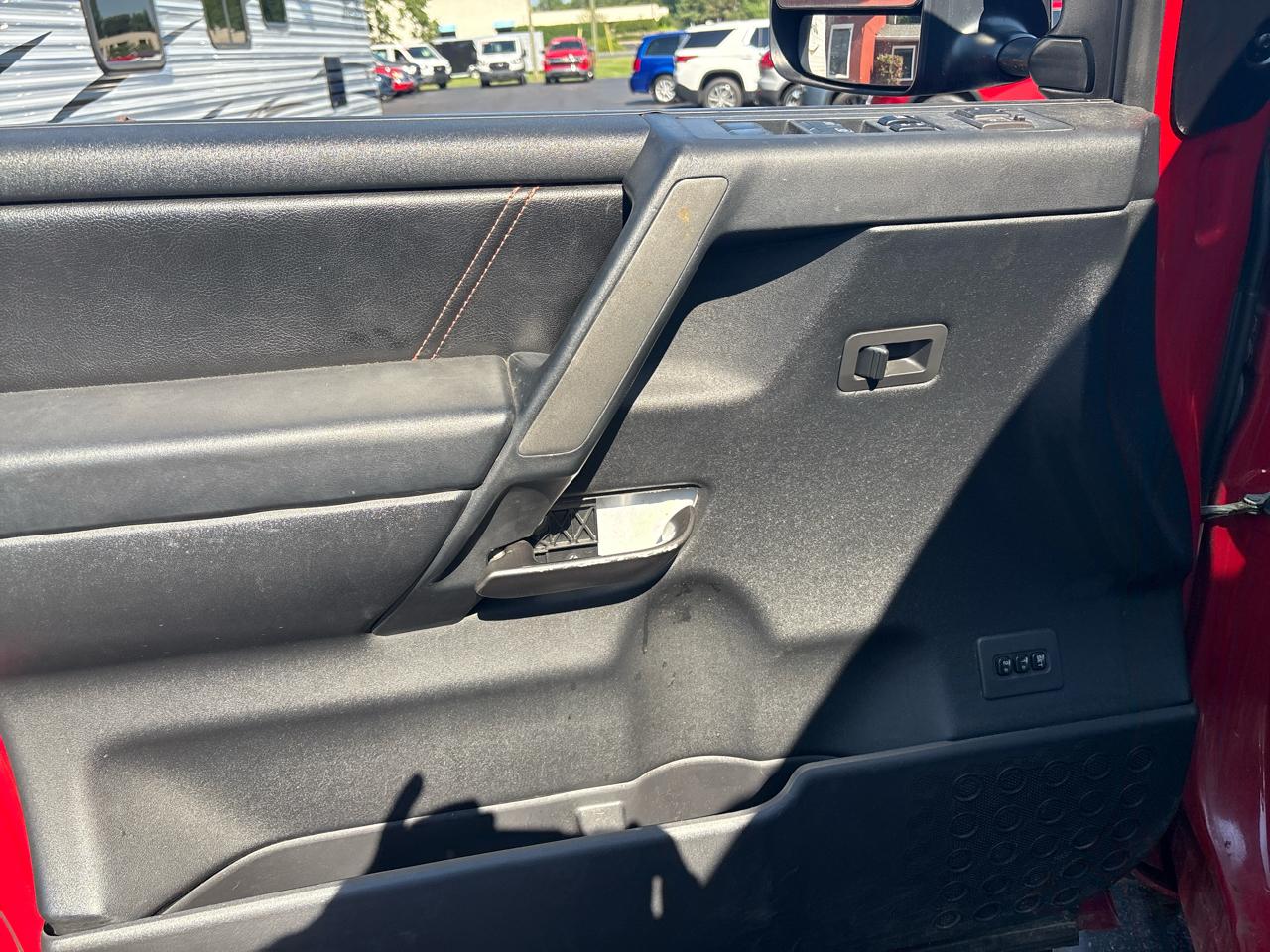 Nissan Titan 4WD Crew Cab SWB S 2011