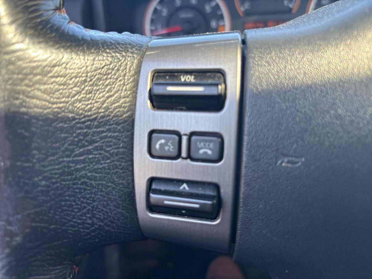 Nissan Titan 4WD Crew Cab SWB S 2011