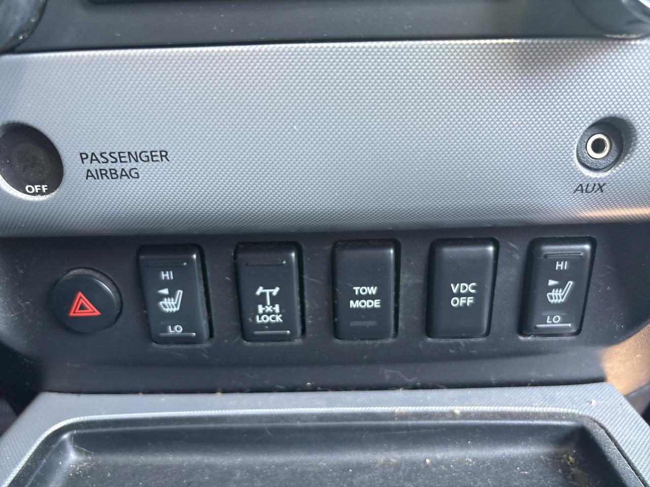 Nissan Titan 4WD Crew Cab SWB S 2011