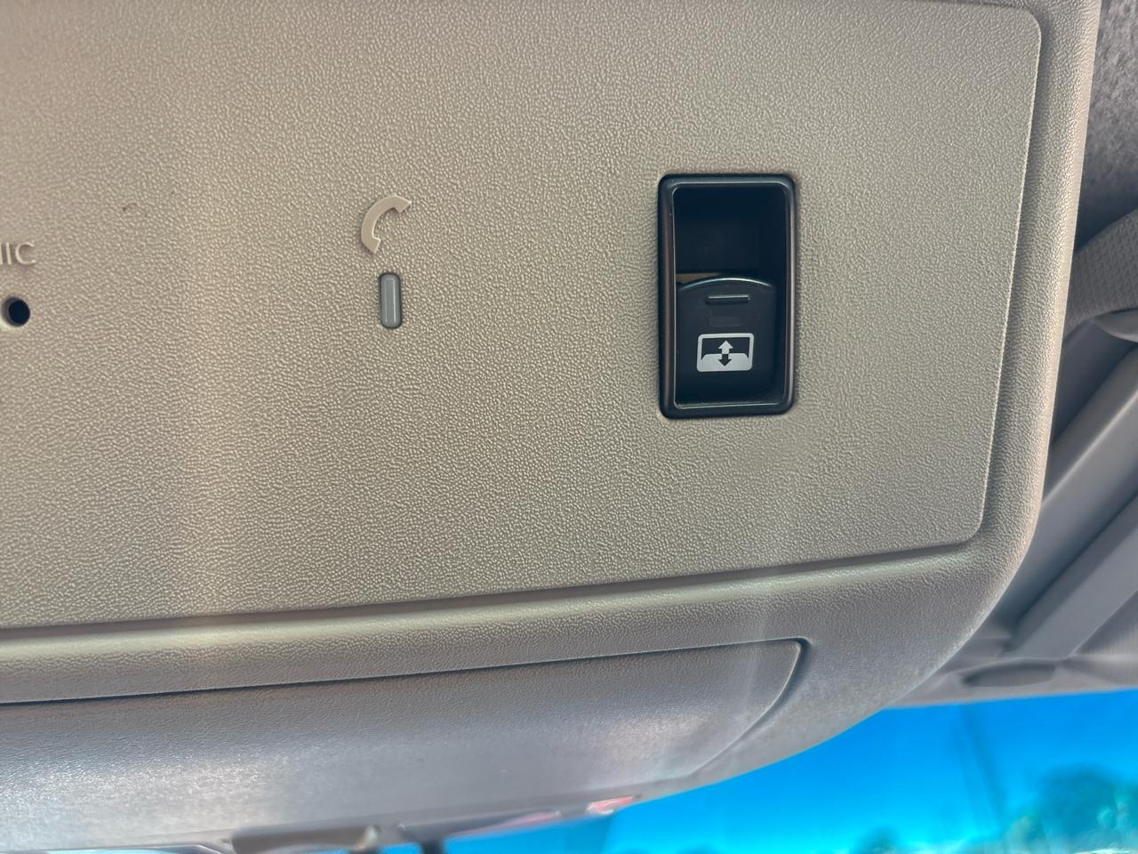 Nissan Titan 4WD Crew Cab SWB S 2011