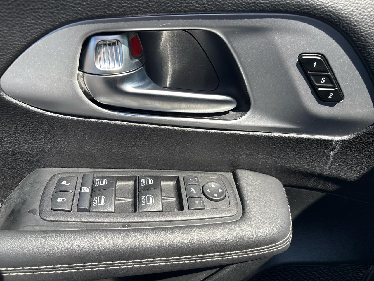 Chrysler Pacifica Limited FWD 2025