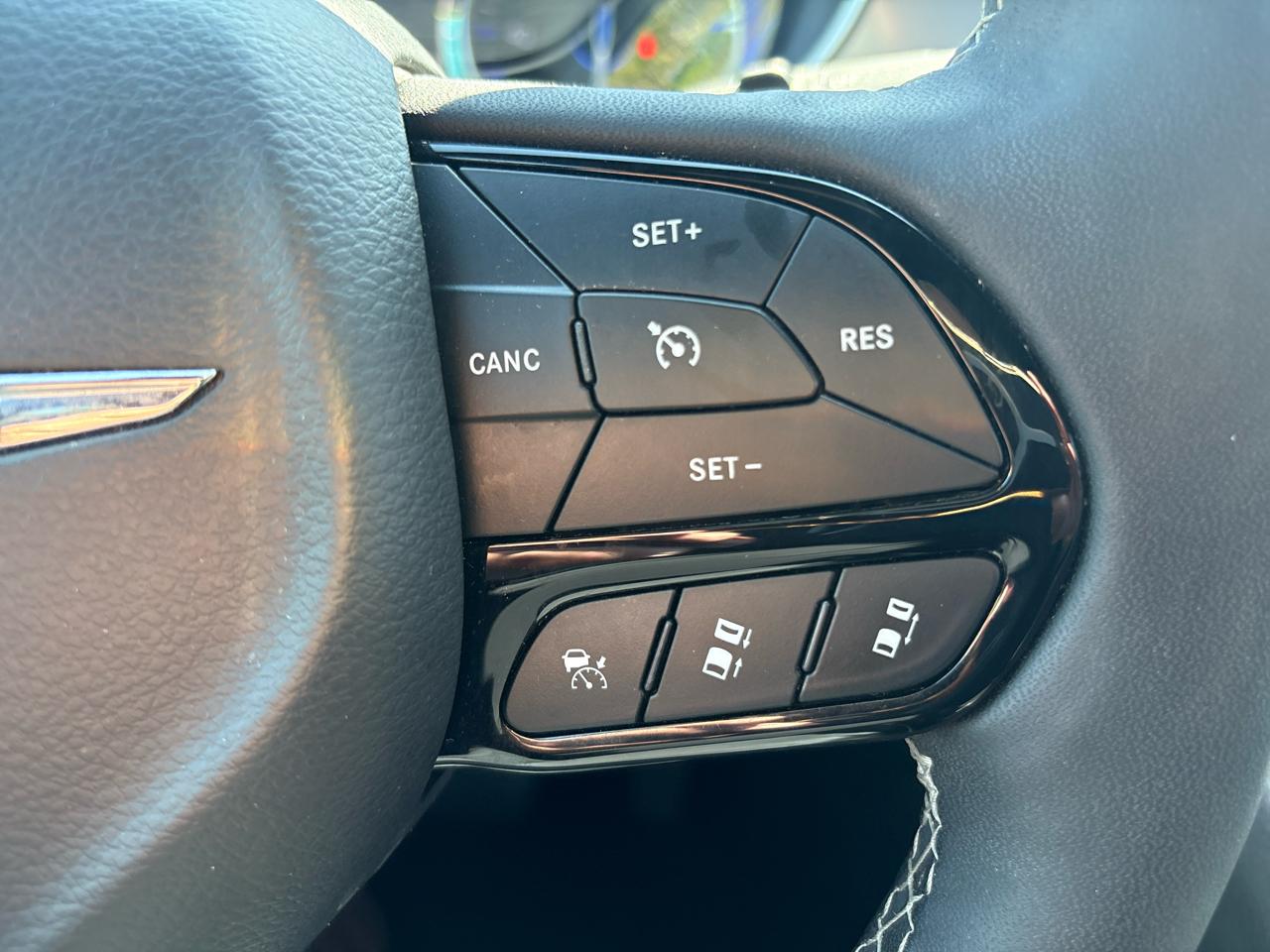 Chrysler Pacifica Limited FWD 2025