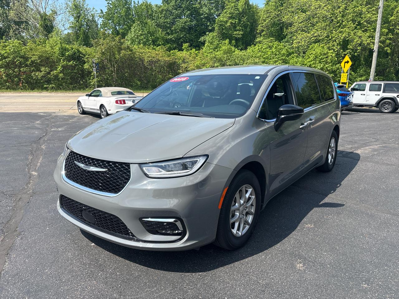 Chrysler Pacifica Select FWD 2025