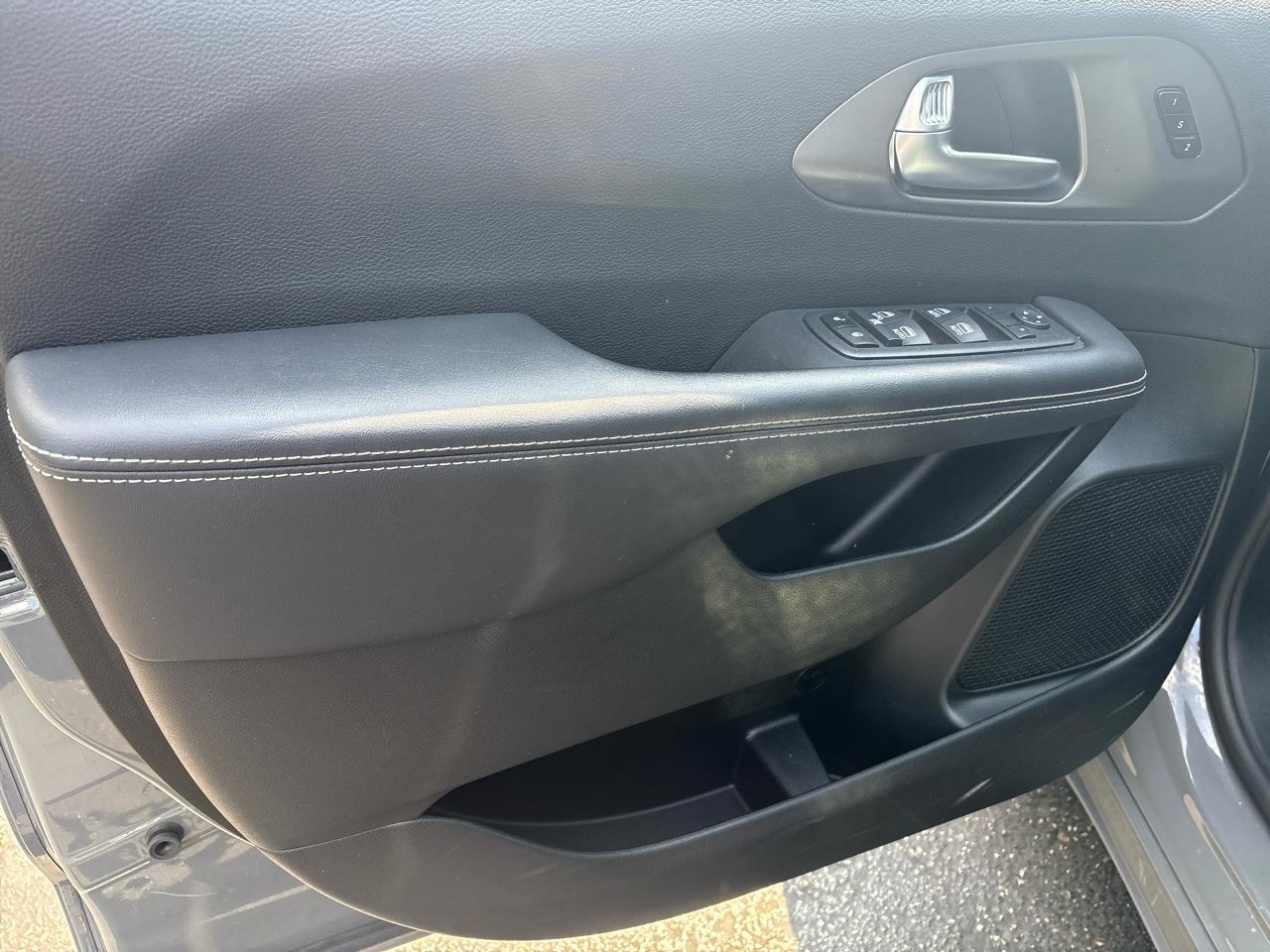Chrysler Pacifica Select FWD 2025