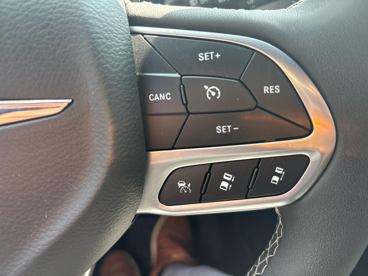 Chrysler Pacifica Select FWD 2025