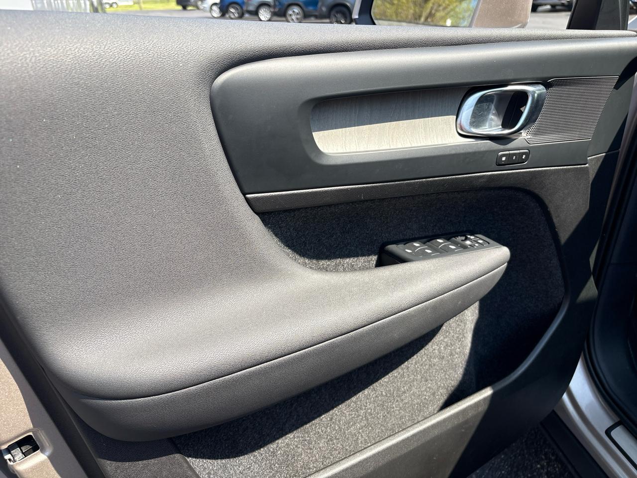 Volvo XC40 B5 AWD Plus Bright Theme 2023