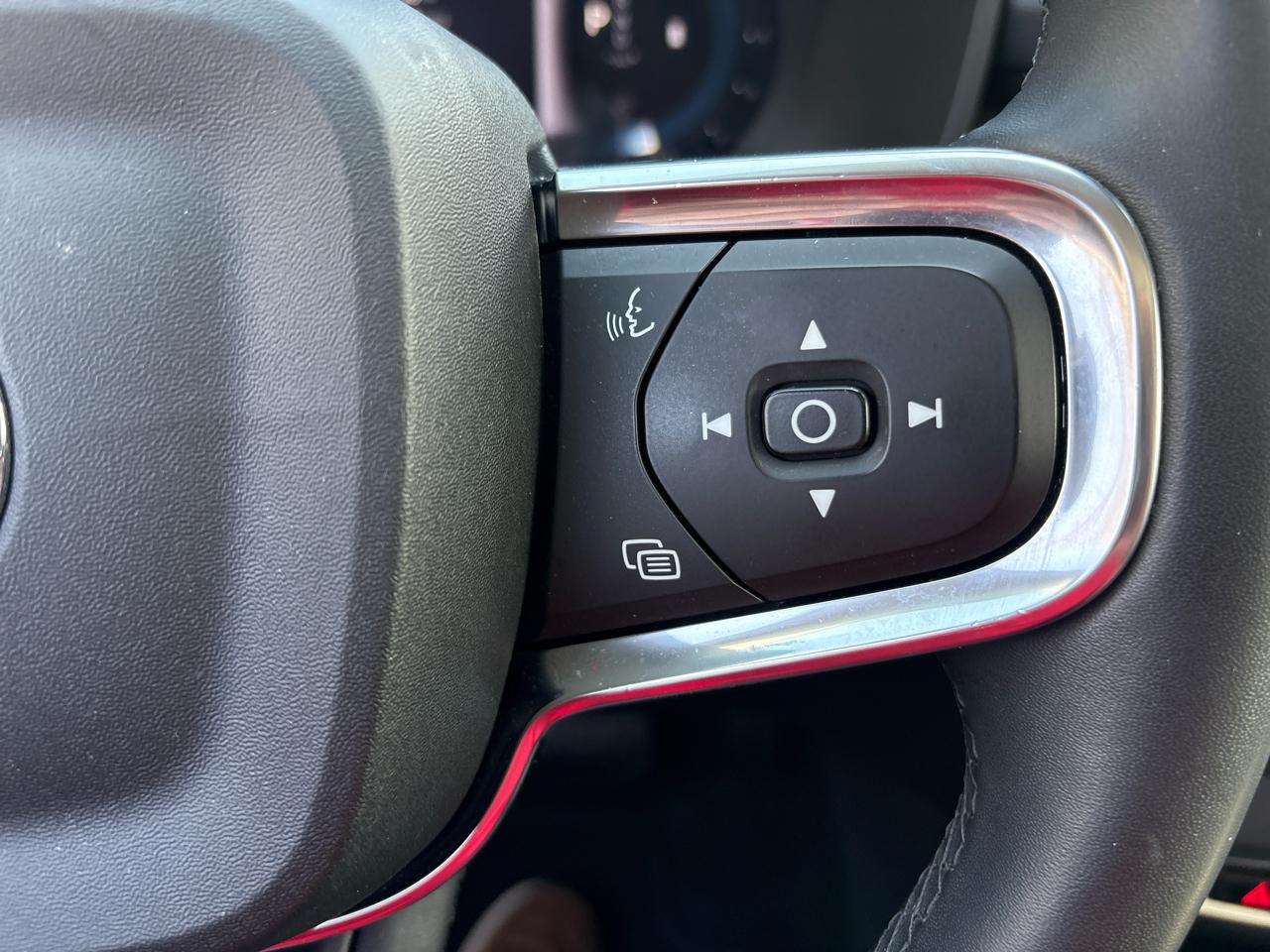 Volvo XC40 B5 AWD Plus Bright Theme 2023