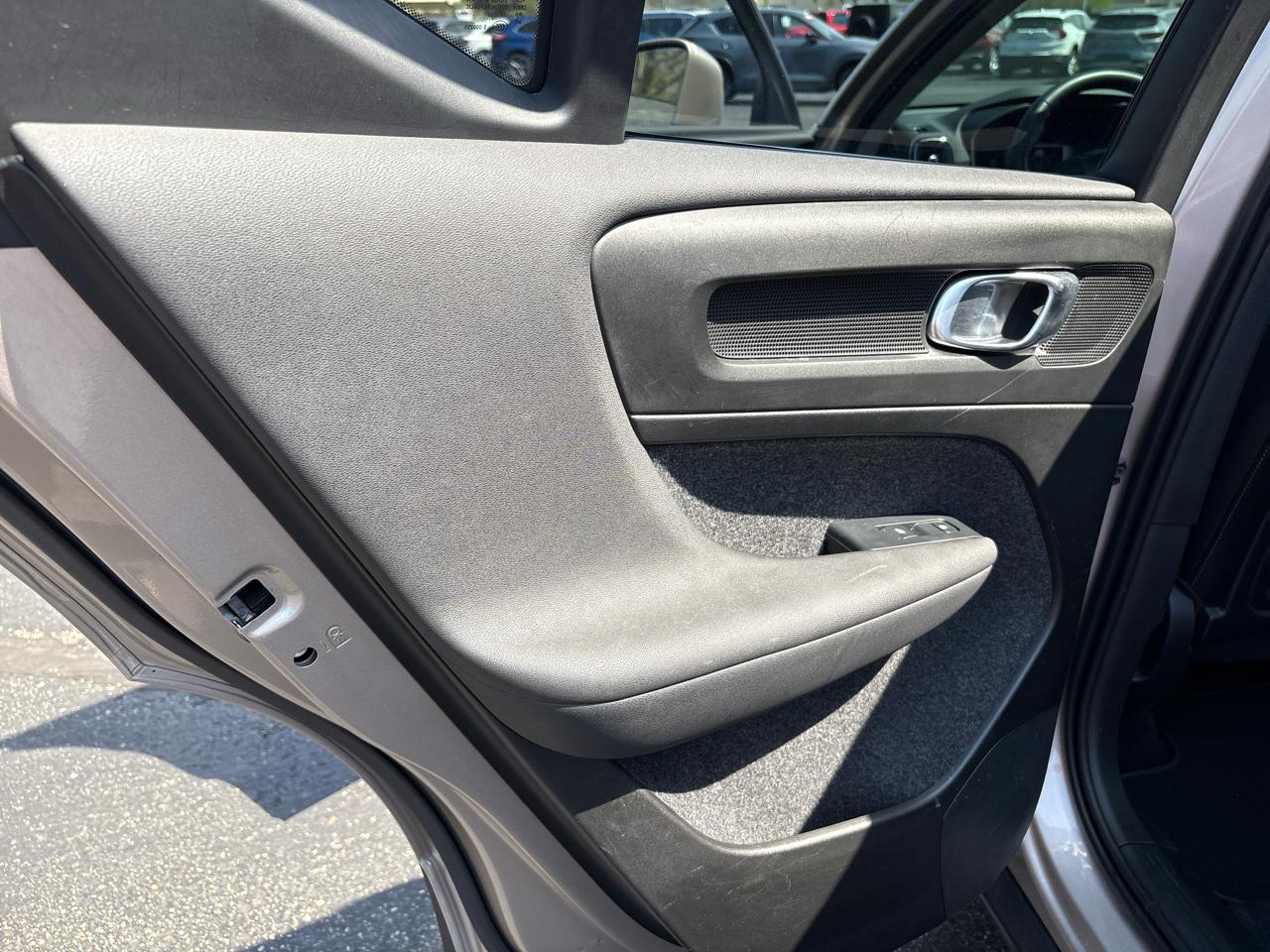 Volvo XC40 B5 AWD Plus Bright Theme 2023